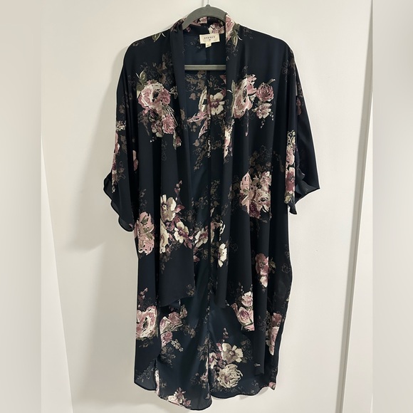 Everly Navy Blue Floral Kimono Size Small - Picture 1 of 4